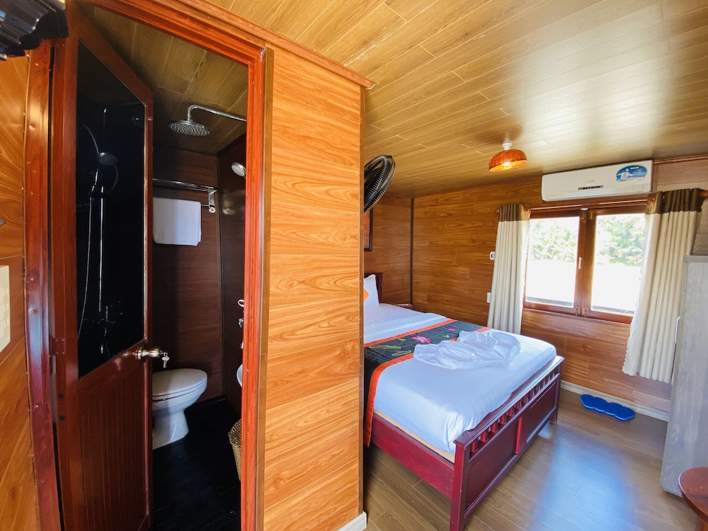 Deluxe Cabin photo 3