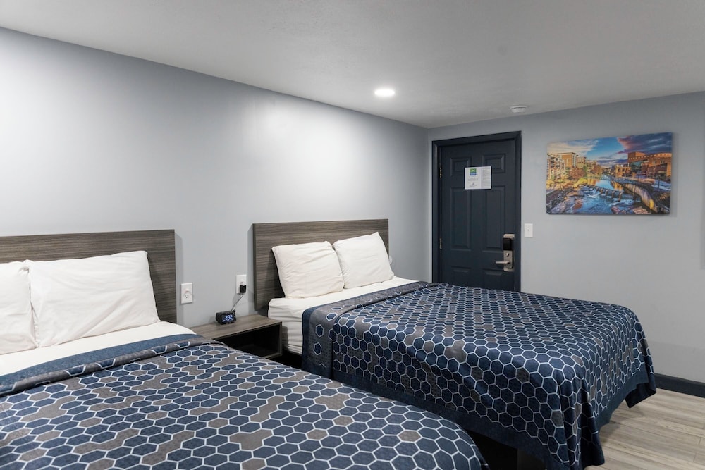 Room, 2 Queen Beds photo 1