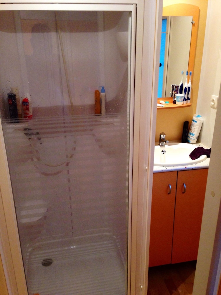 Mobile Home, 2 Bedrooms photo 3