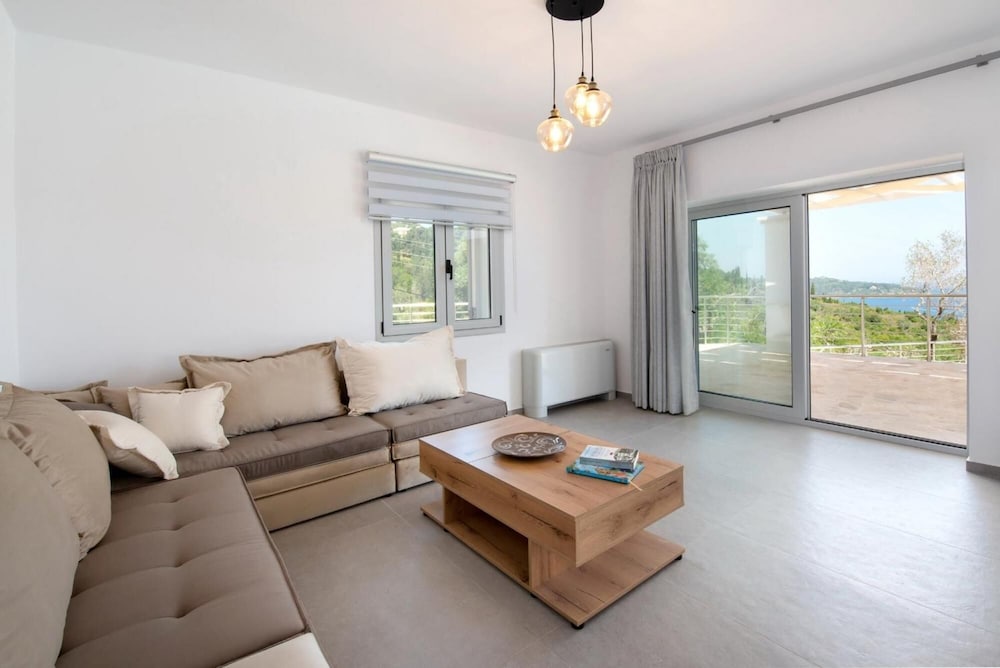 Villa photo 1