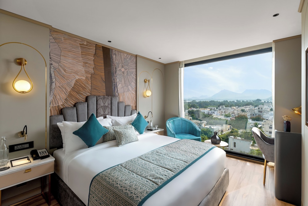Suite - Photo 15