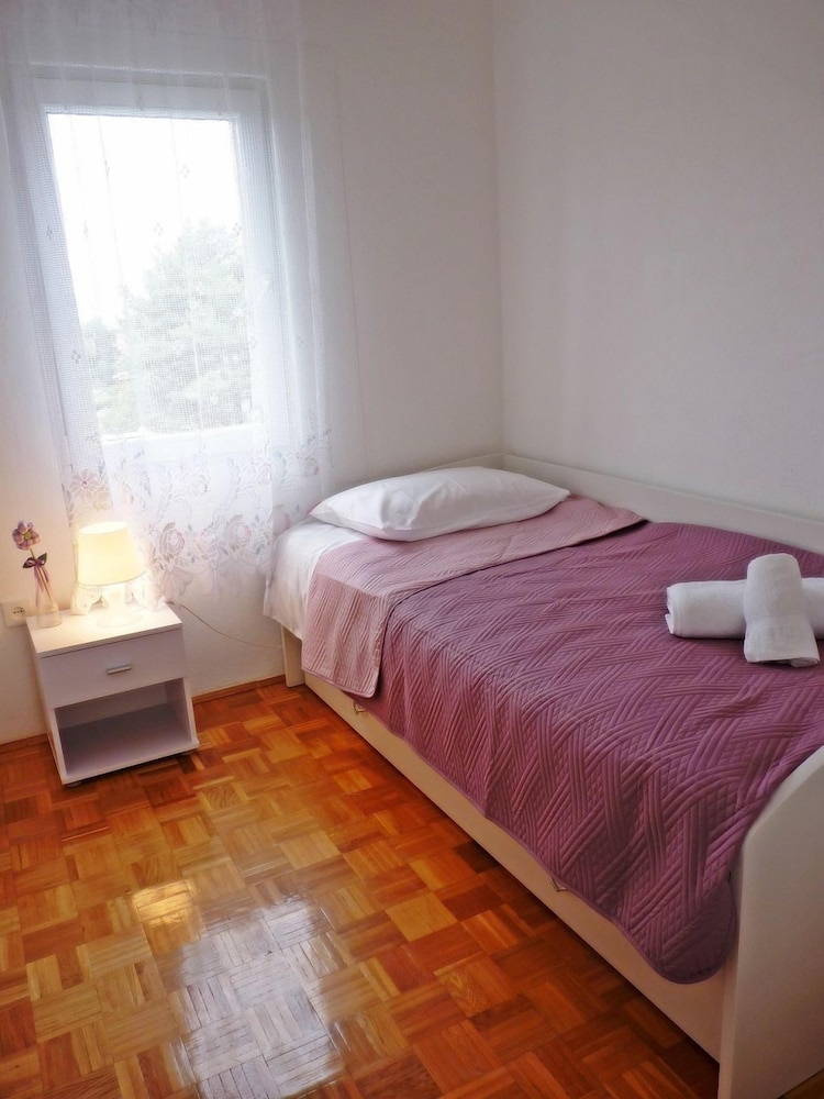 Apartment (Željko - affordable and with sea vie) photo 2