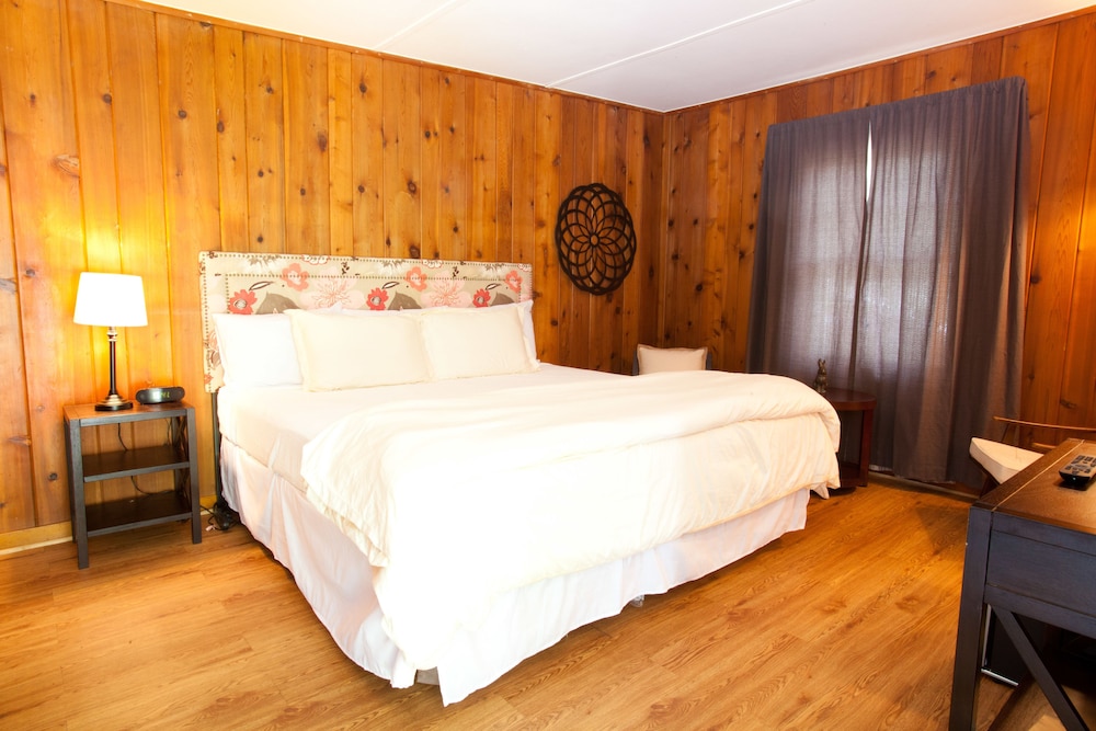Standard Room, 1 King Bed photo 2