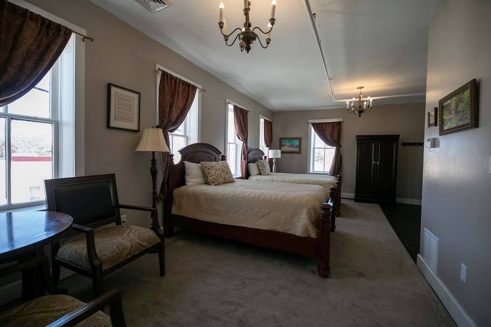 Junior Suite (Historic Building, No Elevator) photo 2