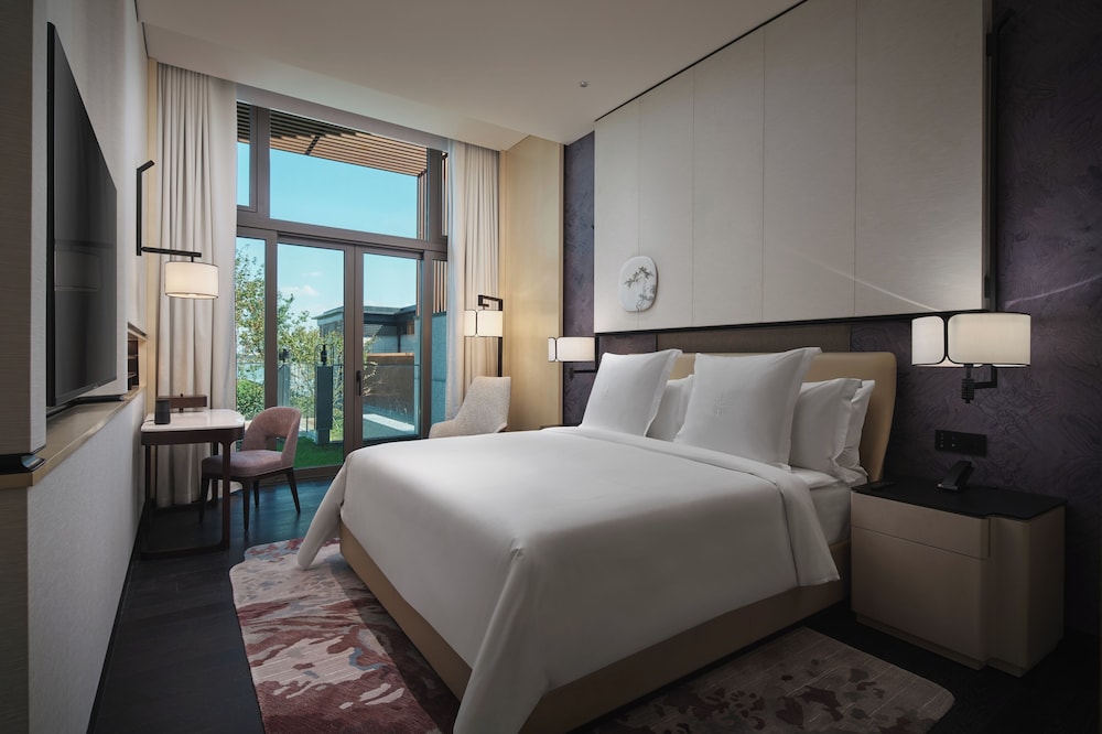 Premier Suite, 1 King Bed, Non Smoking, Terrace