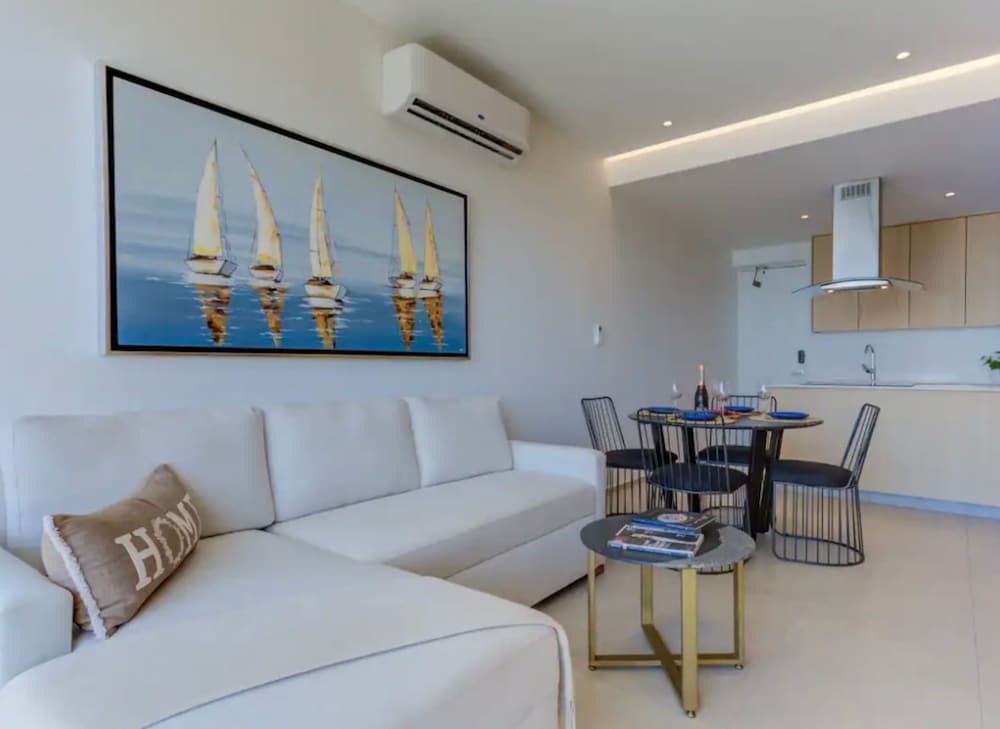 Basic Apartment, Balcony, Beach View photo 3