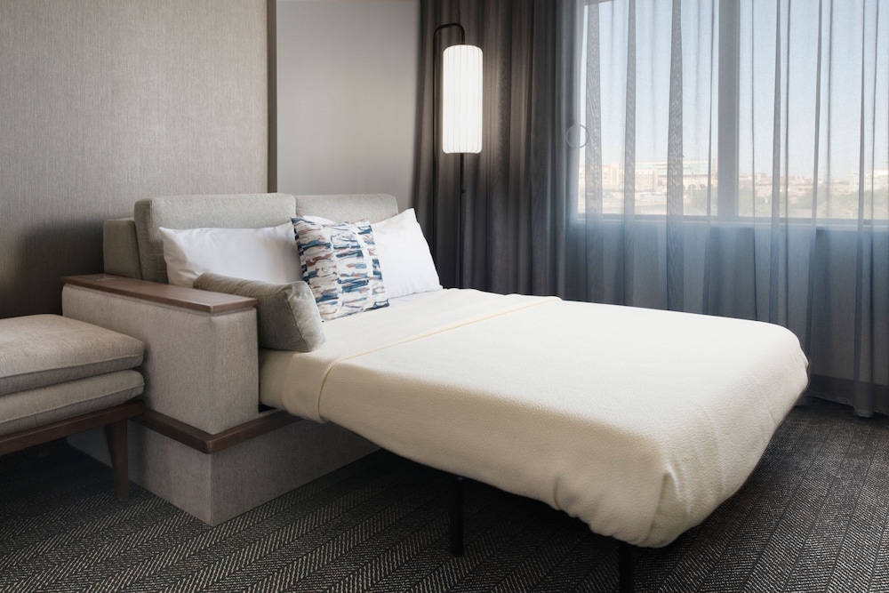 Room, 1 King Bed photo 3