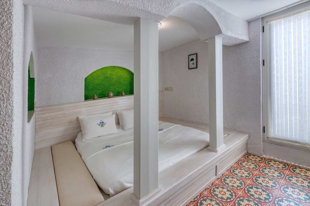 Exclusive Room (Courtyard View)