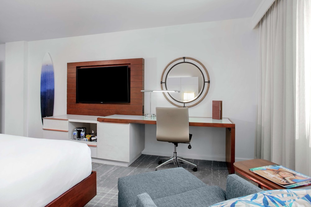 Room, 1 King Bed, Non Smoking (Extras Upgrade) photo 3