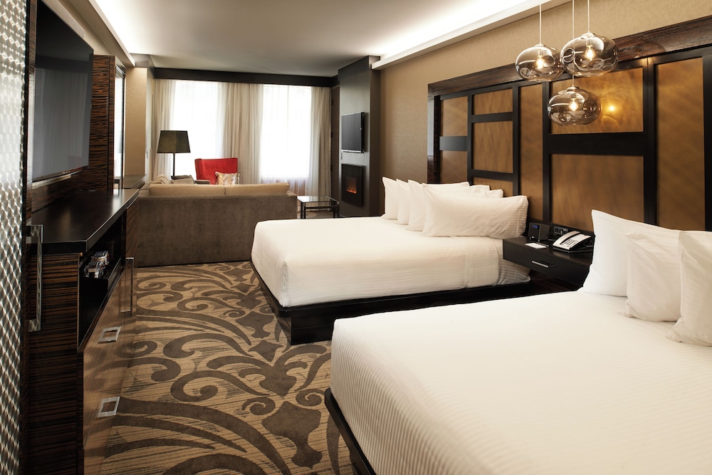 Suite, Multiple Beds, City View (Mobility Accessible, Roll-in Shower) photo 3