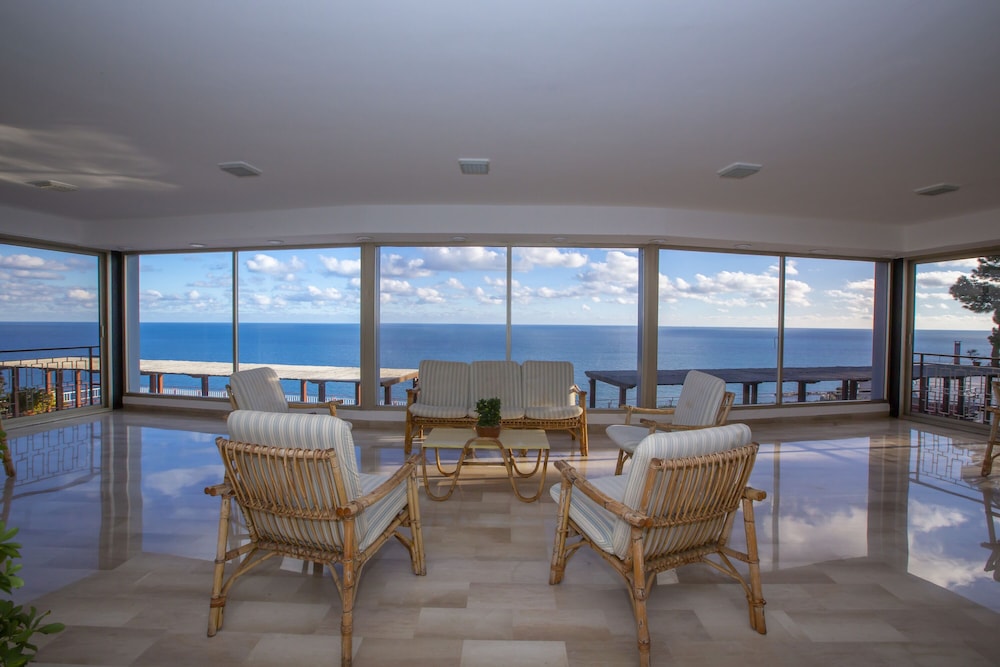 Standard Studio, Sea View, Sea Facing (Cervo 319c With Shared Pool) photo 3