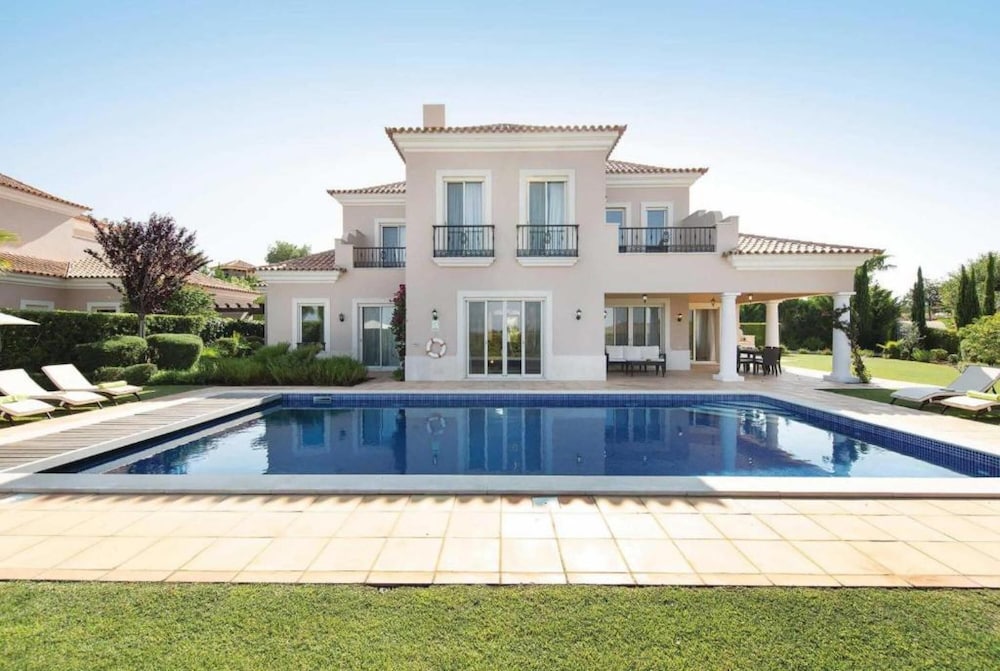 Villa photo 2