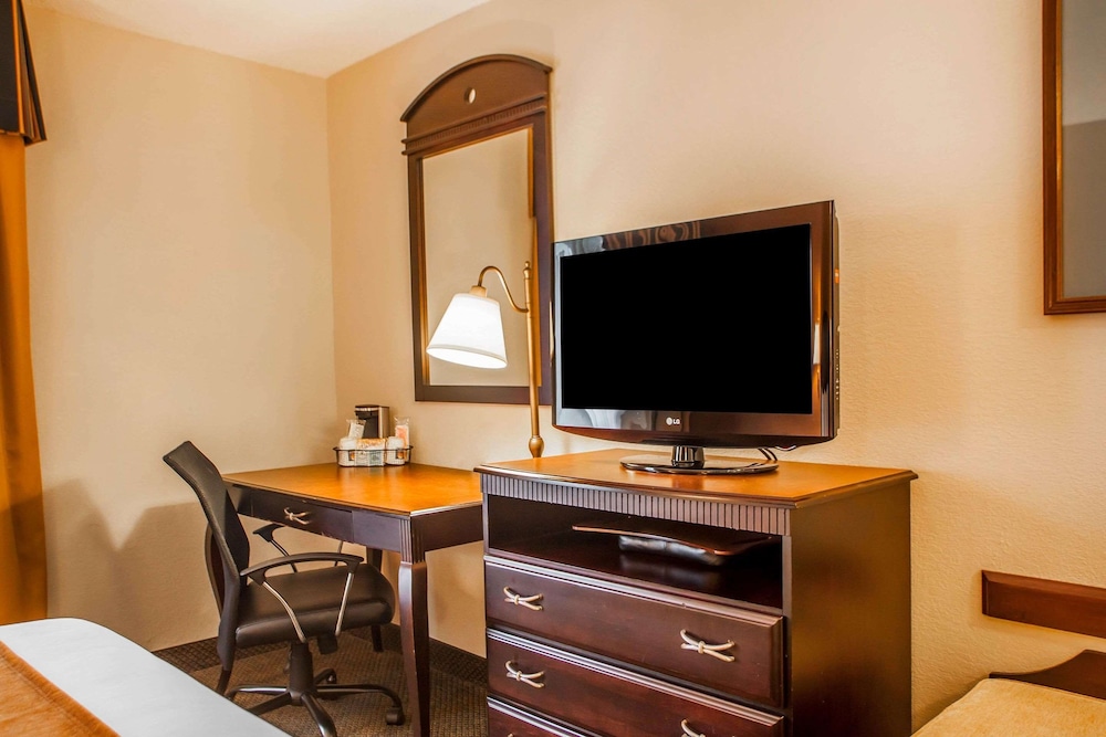 Suite, 1 King Bed with Sofa bed, Non Smoking (Upgrade) photo 3