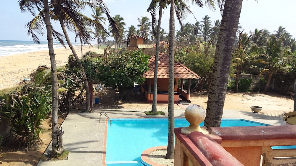4-Bedroom Villa photo 2