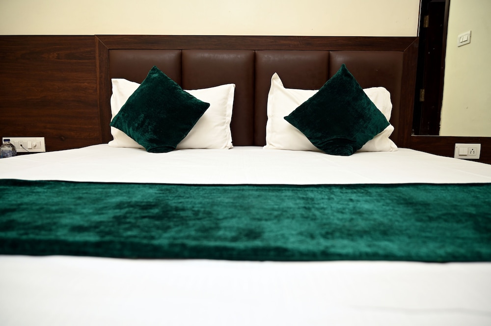 Deluxe Double Room A/C - Photo 18