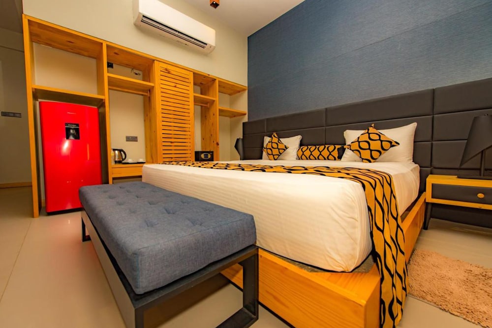 Superior Double Room, 1 Queen Bed, Balcony, Pool View