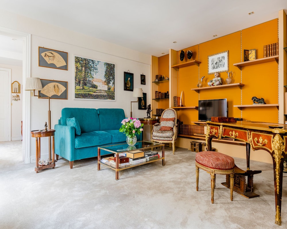Classic Apartment photo 1