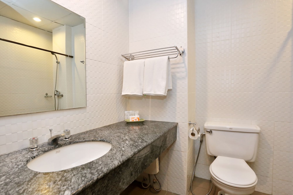 Corner Room - Photo 3