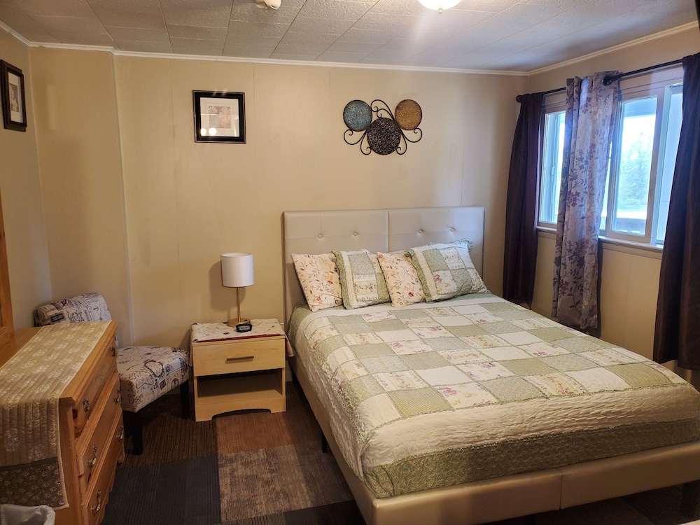 Standard Room, 1 Queen Bed, Balcony photo 3