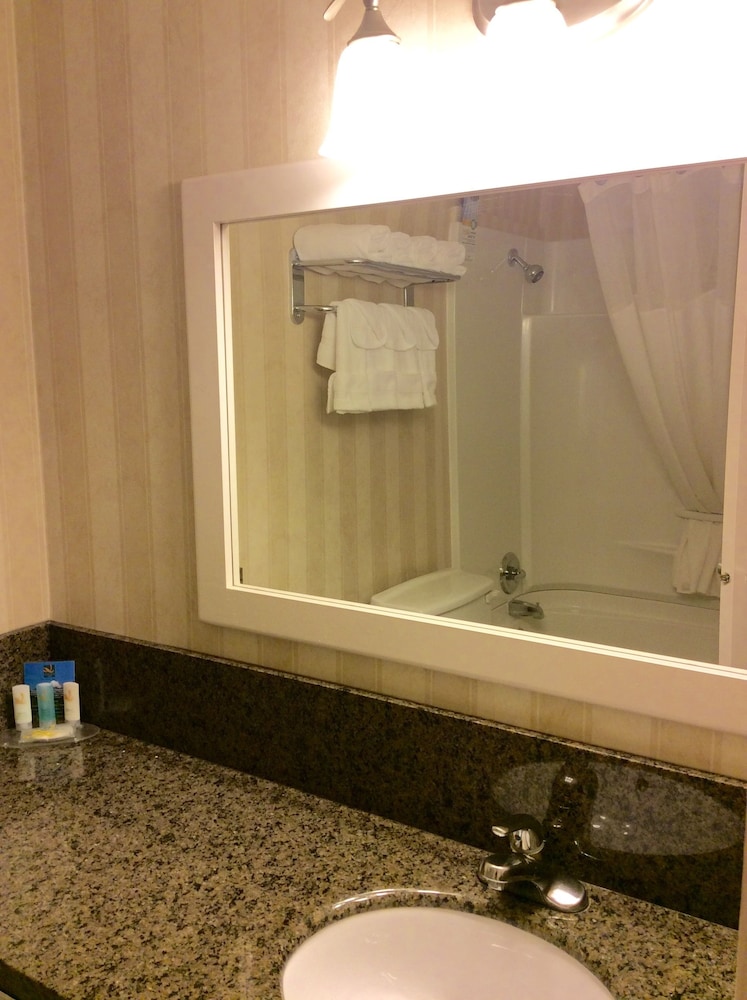 Standard Room, 2 Queen Beds, Non Smoking - Photo 5