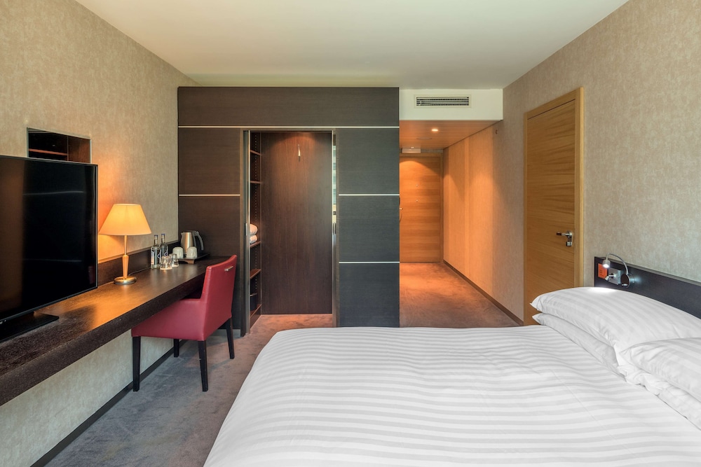 Room, 1 Queen Bed, Accessible - Photo 3