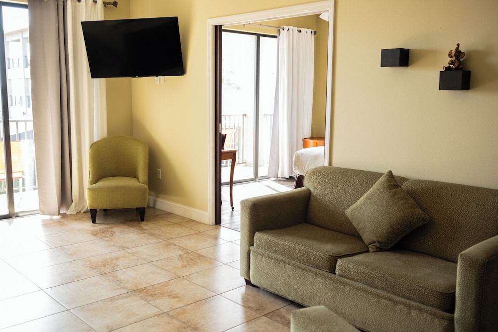 Suite, Multiple Beds, Non Smoking, Corner photo 1