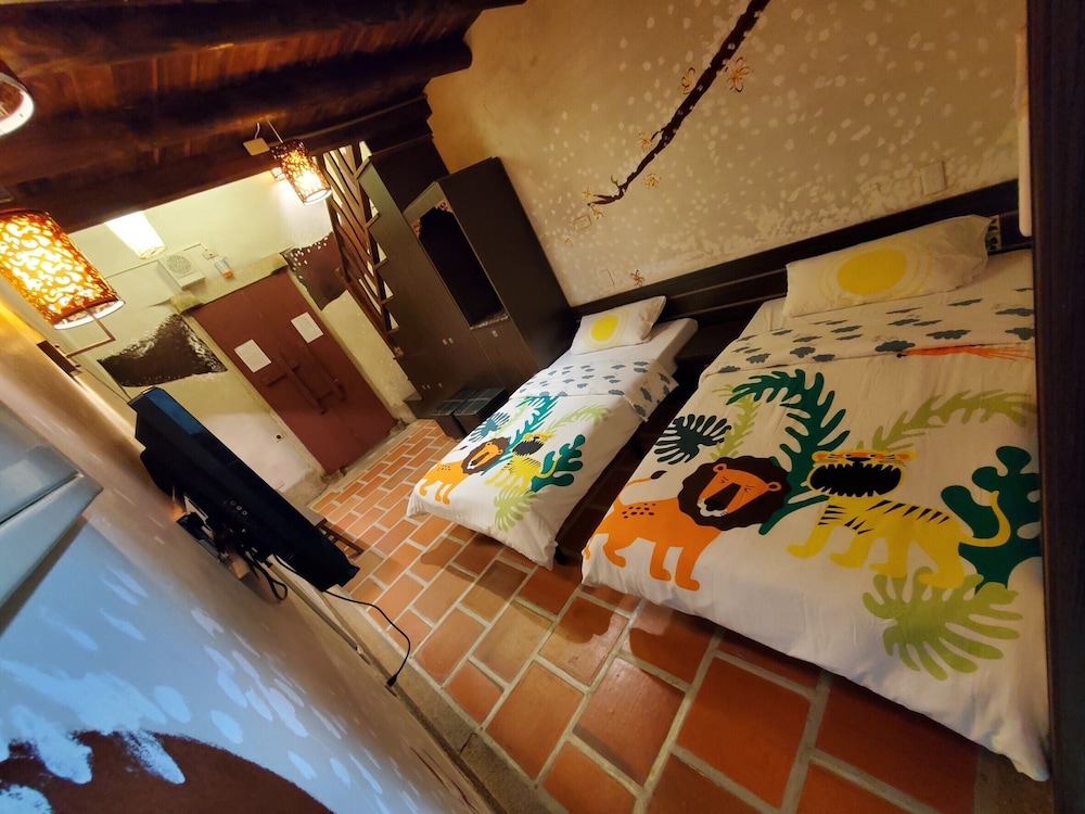 Traditional Quadruple Room - Photo 19