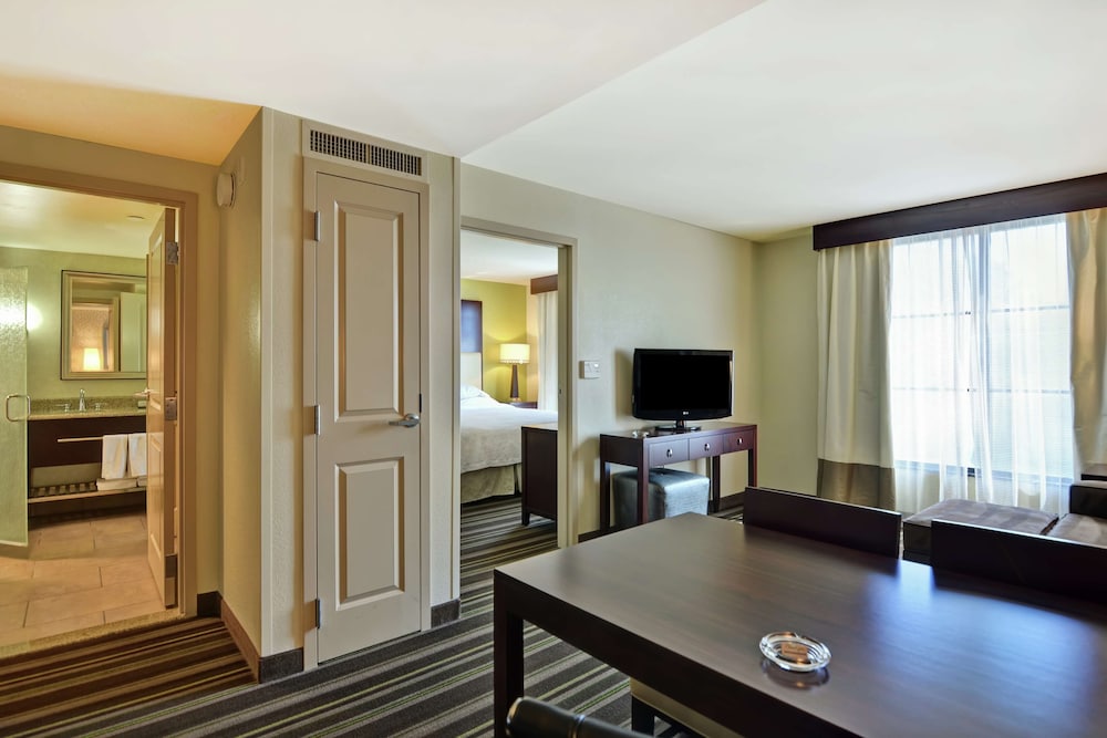 Two room suite king bed smoking - Photo 2