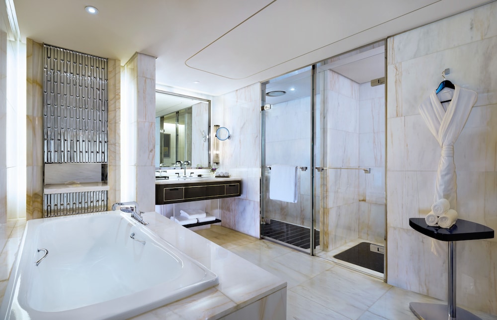 1 King Bed,City View,Metropoltan Suite - Photo 6