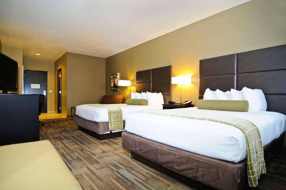 Standard Room, 2 Queen Beds, Non Smoking, Refrigerator & Microwave photo 1