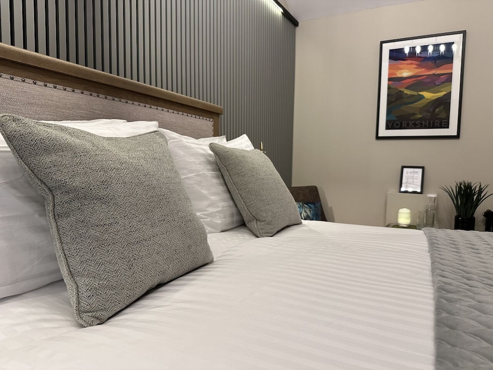 Signature Double Room, Ensuite, River View (1657 Collection) photo 3