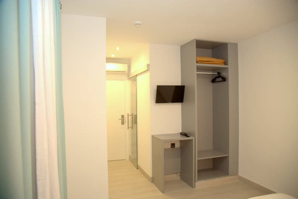 Standard Double or Twin Room, 1 Bedroom, Non Smoking - Photo 6