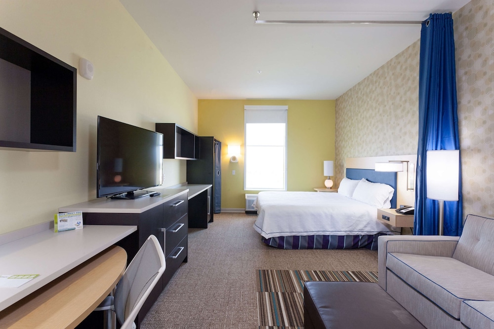 Studio, 1 King Bed, Accessible, Bathtub photo 1