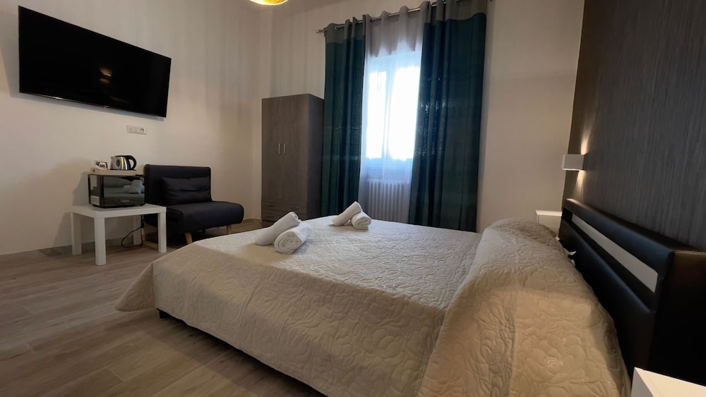 Classic Room, 1 Bedroom, Private Bathroom, Courtyard View