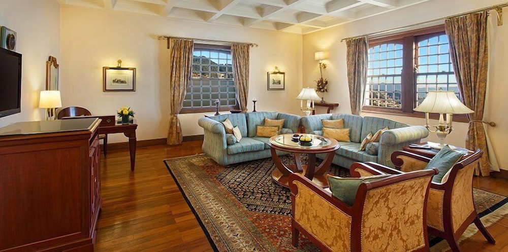 Luxury Suite photo 3