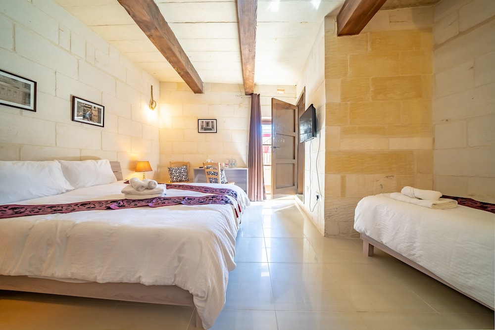 Triple Room (X) photo 3