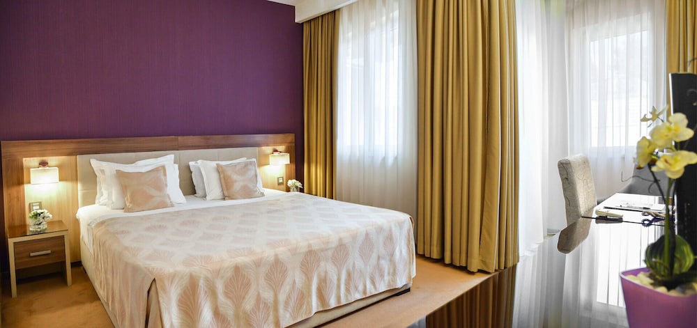 Suite - Photo 5