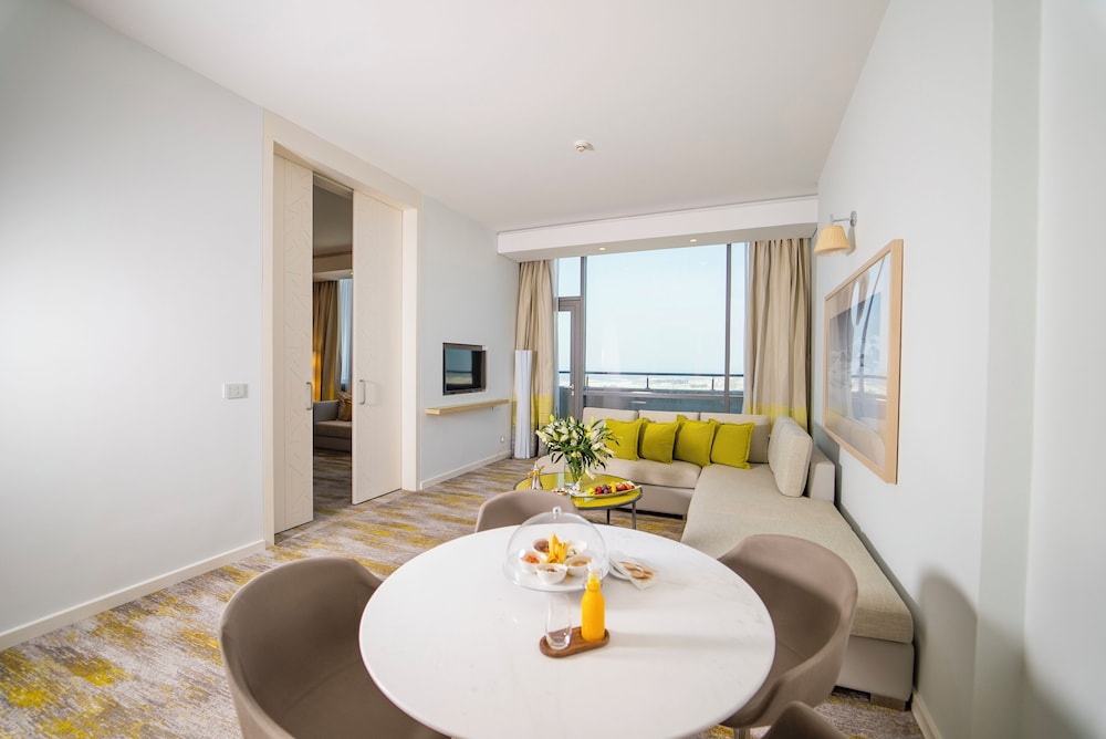 Suite, 1 Bedroom, Club Lounge Access, Sea View - Photo 2
