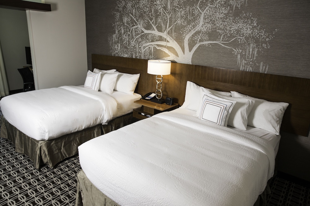 Executive Suite, Multiple Beds (Mobility/Hearing Accessible, Tub) photo 1