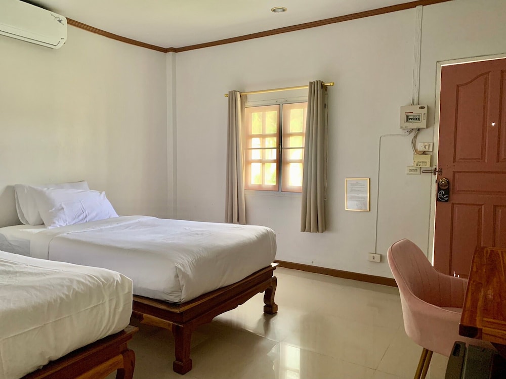 Standard Twin Room - Photo 11