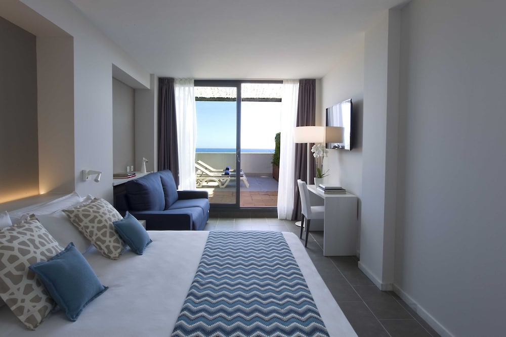 Deluxe Room, Sea View (3 Adults + 1 Child)