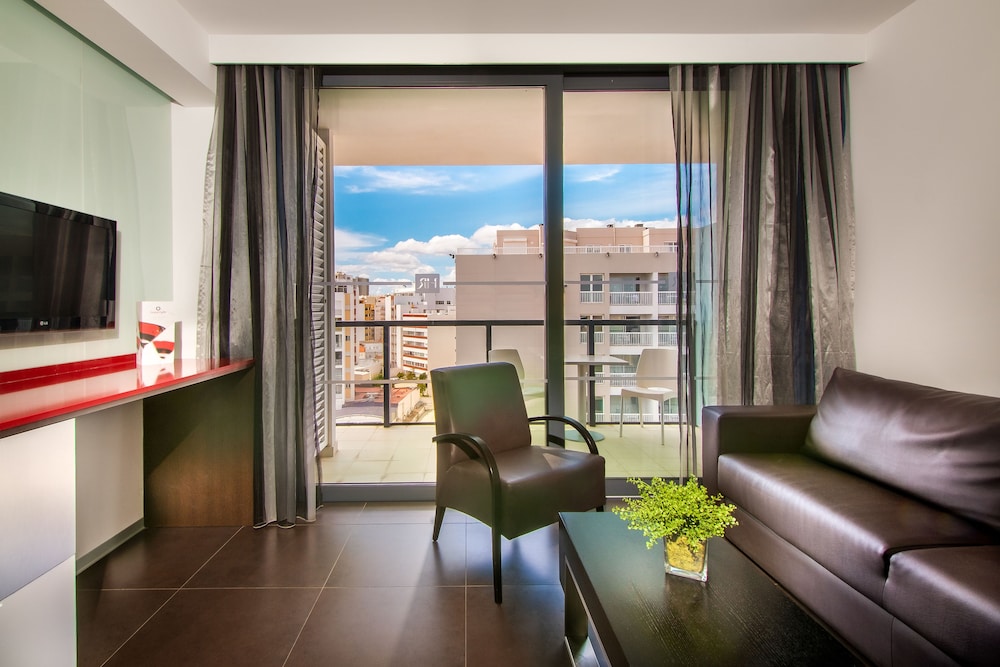 Suite, Partial Sea View (Sunset 2 Adults+ 1 Child) High Floor - Photo 5