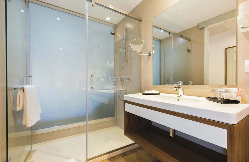 Standard Double Room, Balcony - Photo 3