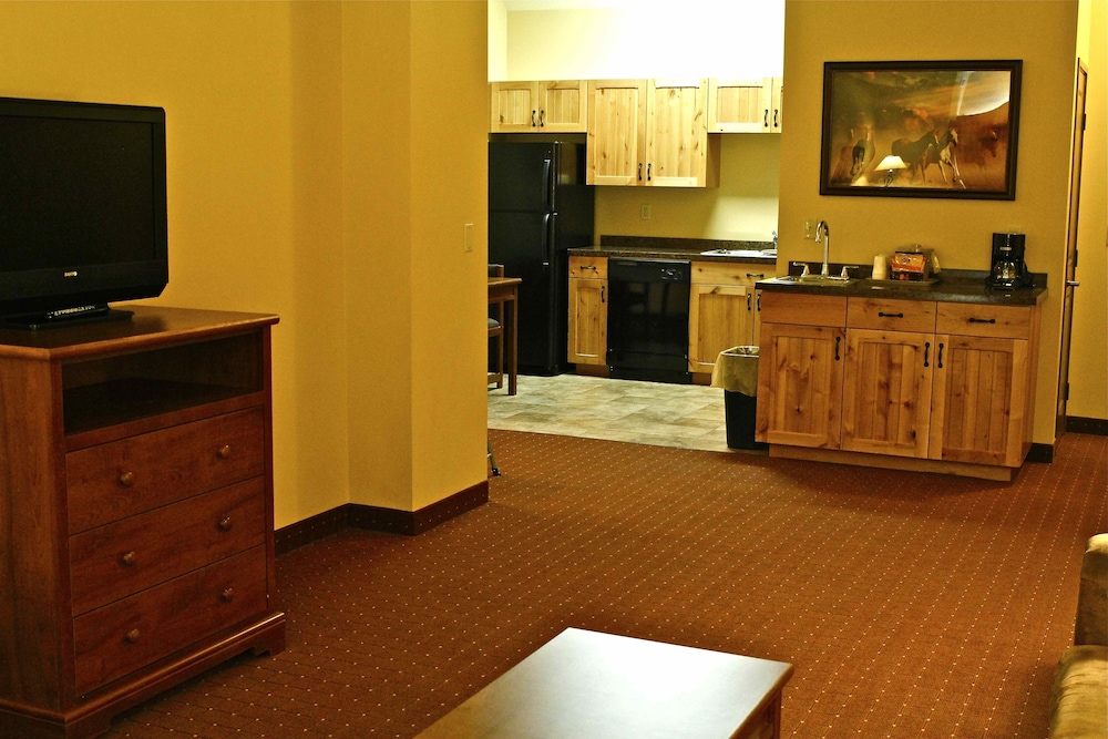 Suite, 2 Bedrooms, Accessible with Kitchen and Living room - Photo 3