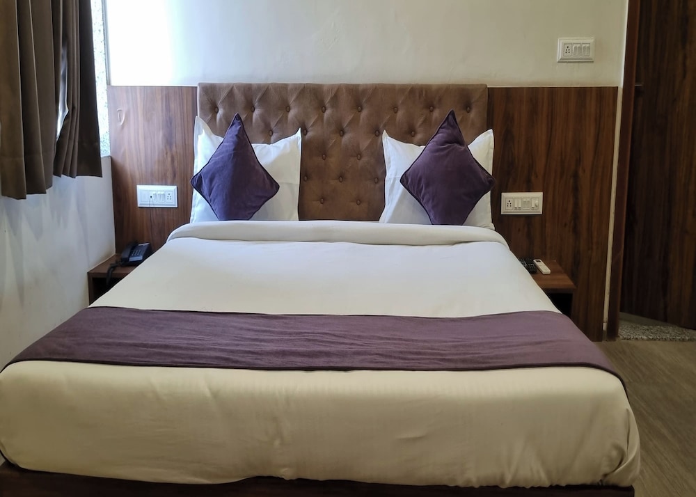 Deluxe Room - Photo 1