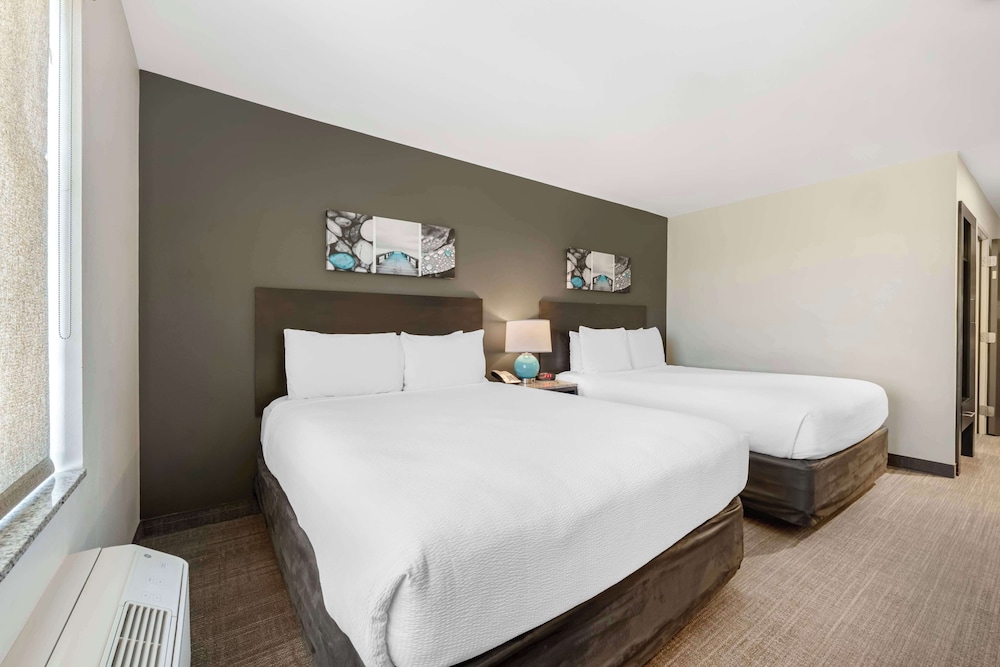 Suite, 2 Queen Beds, Non Smoking, Kitchenette photo 3