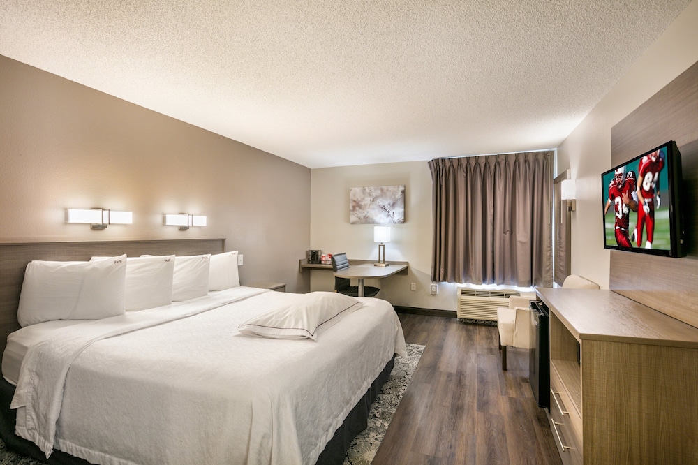 Premium Room, 1 King Bed (Upgraded Bedding & Snack, Smoke Free) - Photo 2