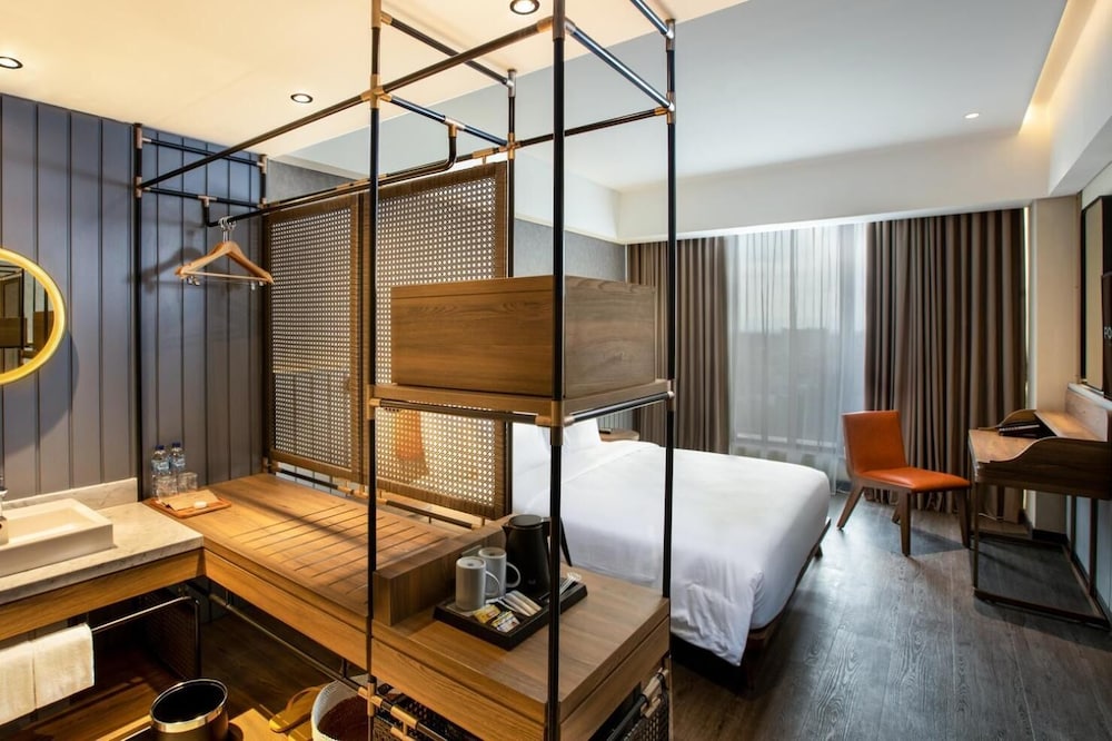 Premier Double Room (Room Only) - Photo 4
