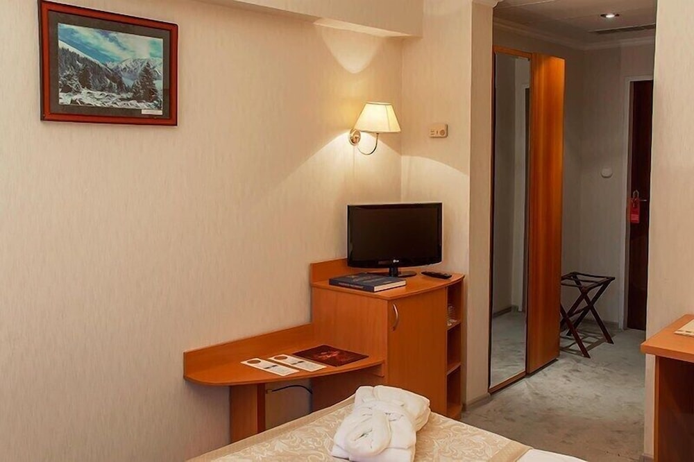 Standard Twin Room - Photo 4