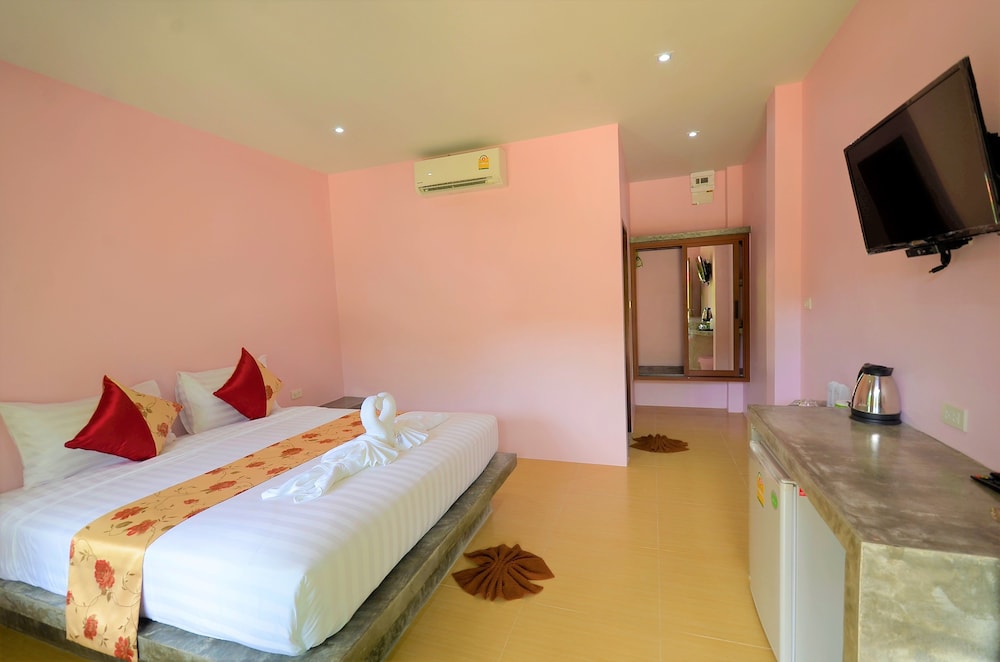 Standard Room, 1 Queen Bed photo 3